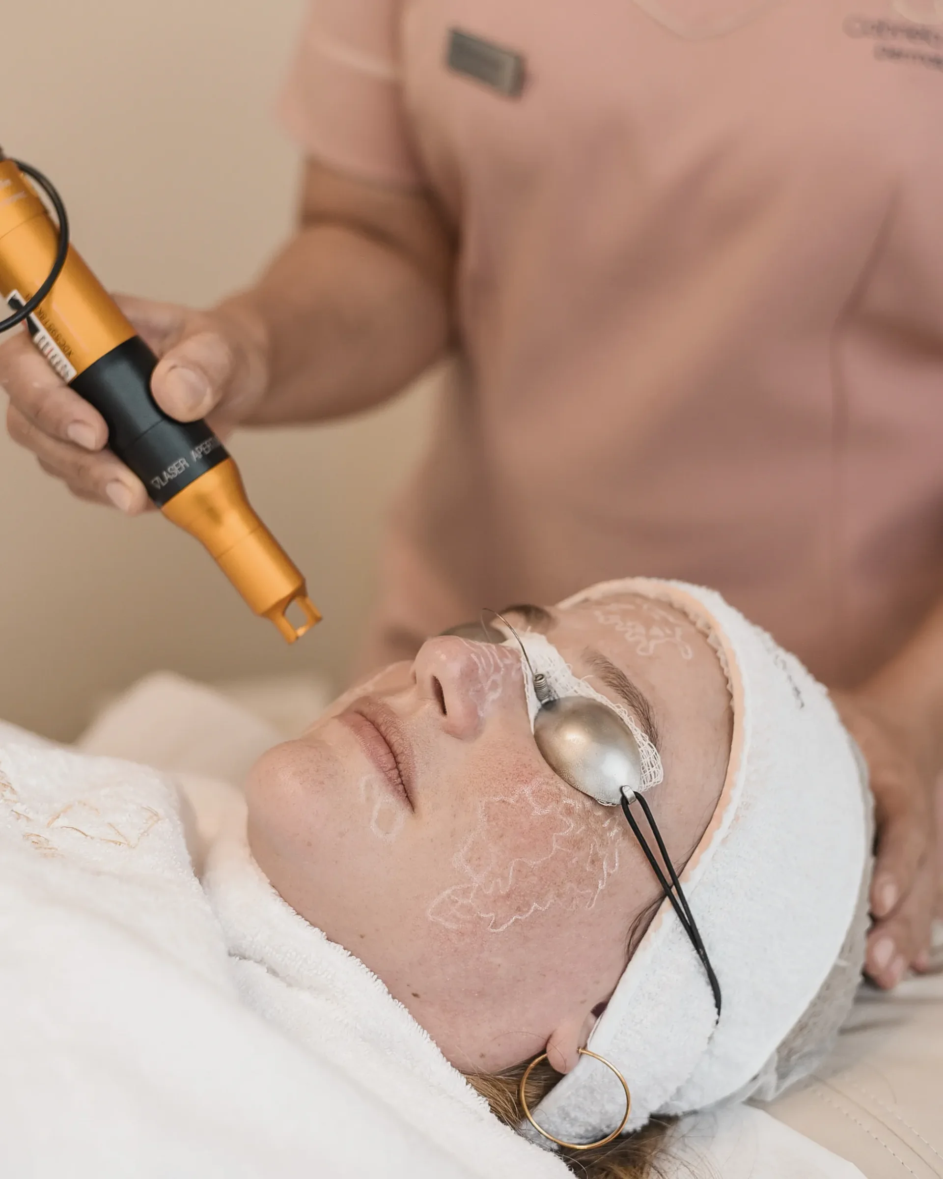 Protocolo Melasma - Protocolos autorais desenvolvidos exclusivamente pela Clínica Guliatto, combinando tecnologias de ponta e expertise médica para resultados únicos e personalizados.